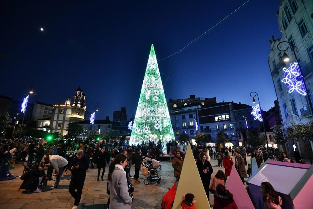 Navidad en Pontevedra 2019 | El arcoíris que aparece cada noche en la Boa Vila