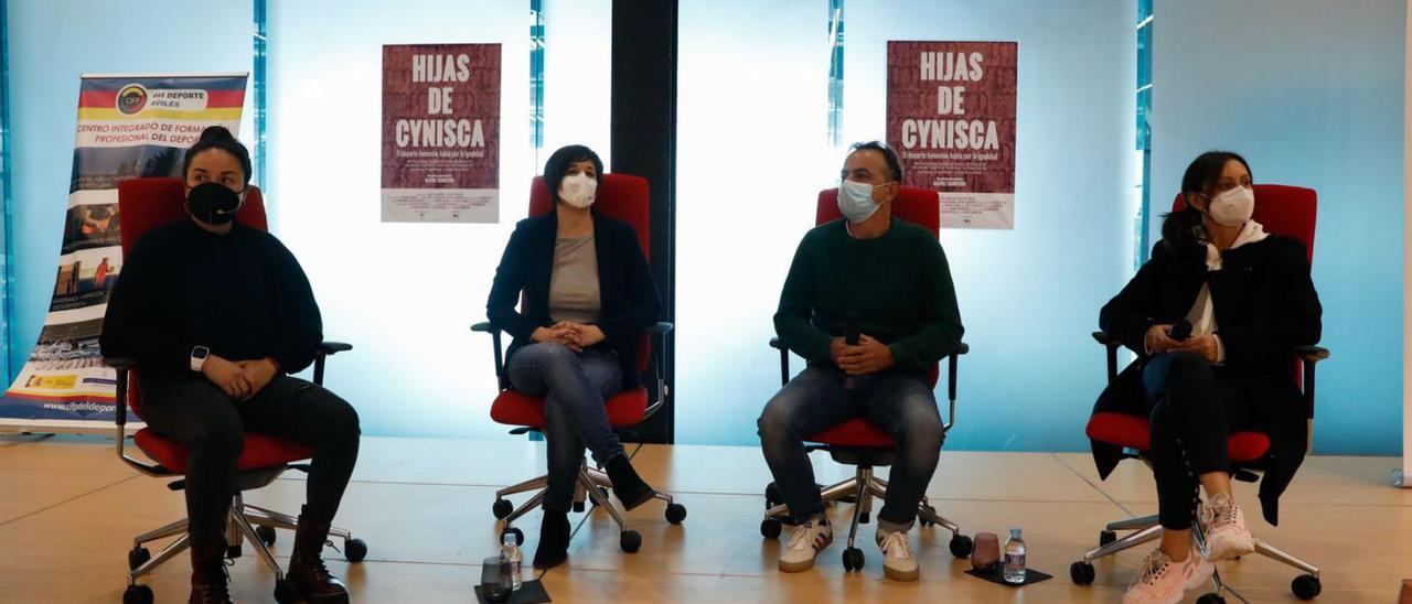 Natasha Lee, Beatriz Carretero, Óscar García y Ana Amelia Menéndez, en el coloquio posterior a la película “Hijas de Cynisca”.