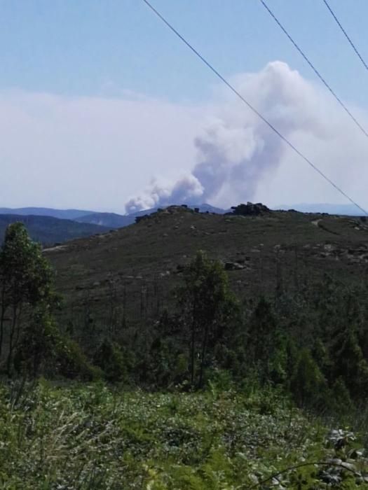 Un nuevo incendio forestal en Soutomaior golpea a la provincia de Pontevedra