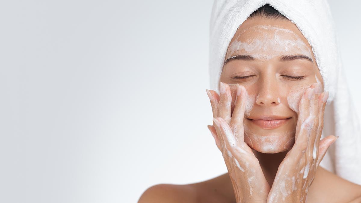 Limpieza facial suave