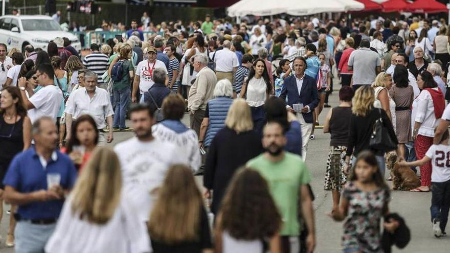 Público que ayer acudió a Las Mestas.