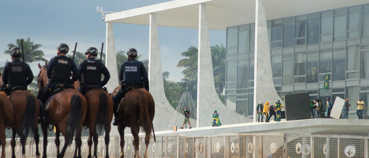 Asalto del Palacio del Planalto en Brasilia por parte de seguidores de Jair Bolsonaro.