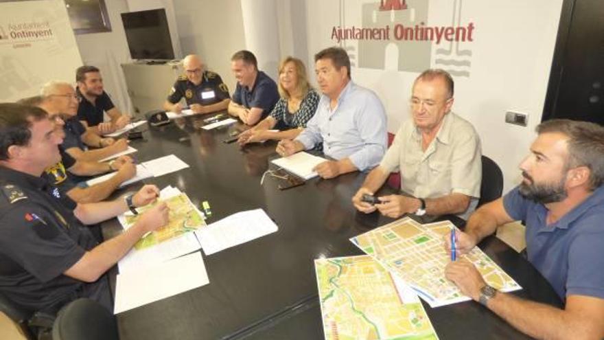 Imagen de la reunión mantenida por los responsables de Ontinyent.