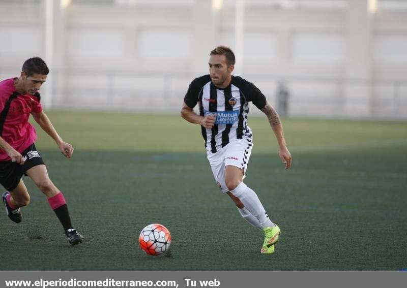 GALERÍA DE FOTOS -- El CD Castellón calienta motores frente al Almazora