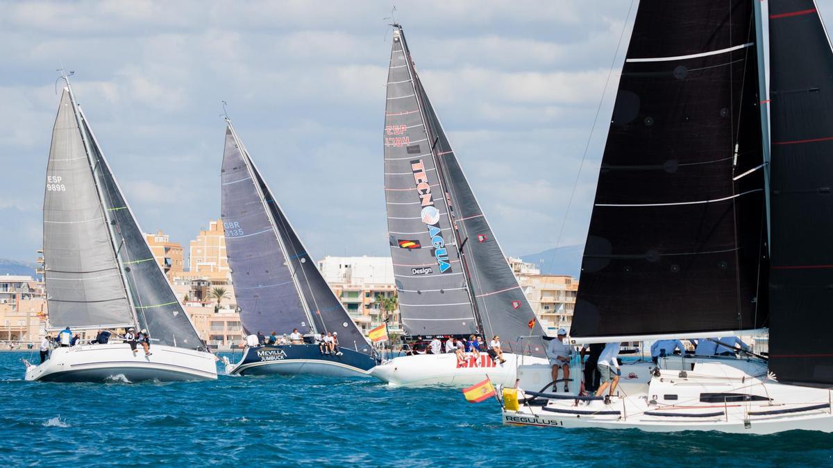 El Club Náutico Santa Pola ha construido un proyecto ligado al municipio y al mar.