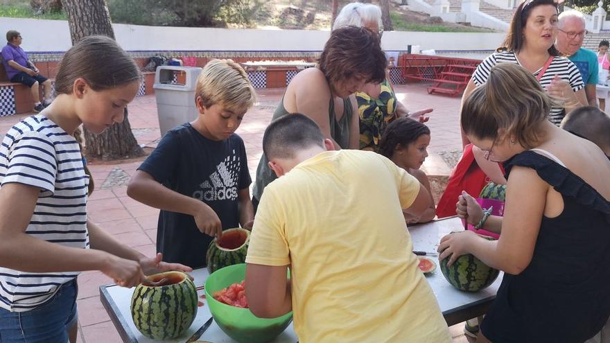 La Festa del Fanalet, organizada por el Grup de Danses El Raval, es una de las actividades del verano más esperada por los vila-realenses.