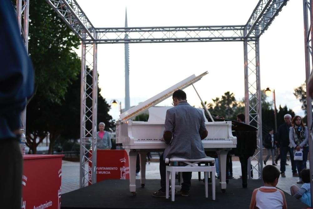 'Pianos en la calle' Paseo Escultor González Moreno