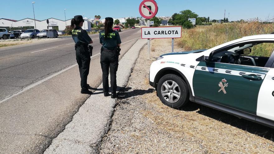 La Guardia Civil auxilia en La Carlota a un menor escondido como polizón en un camión