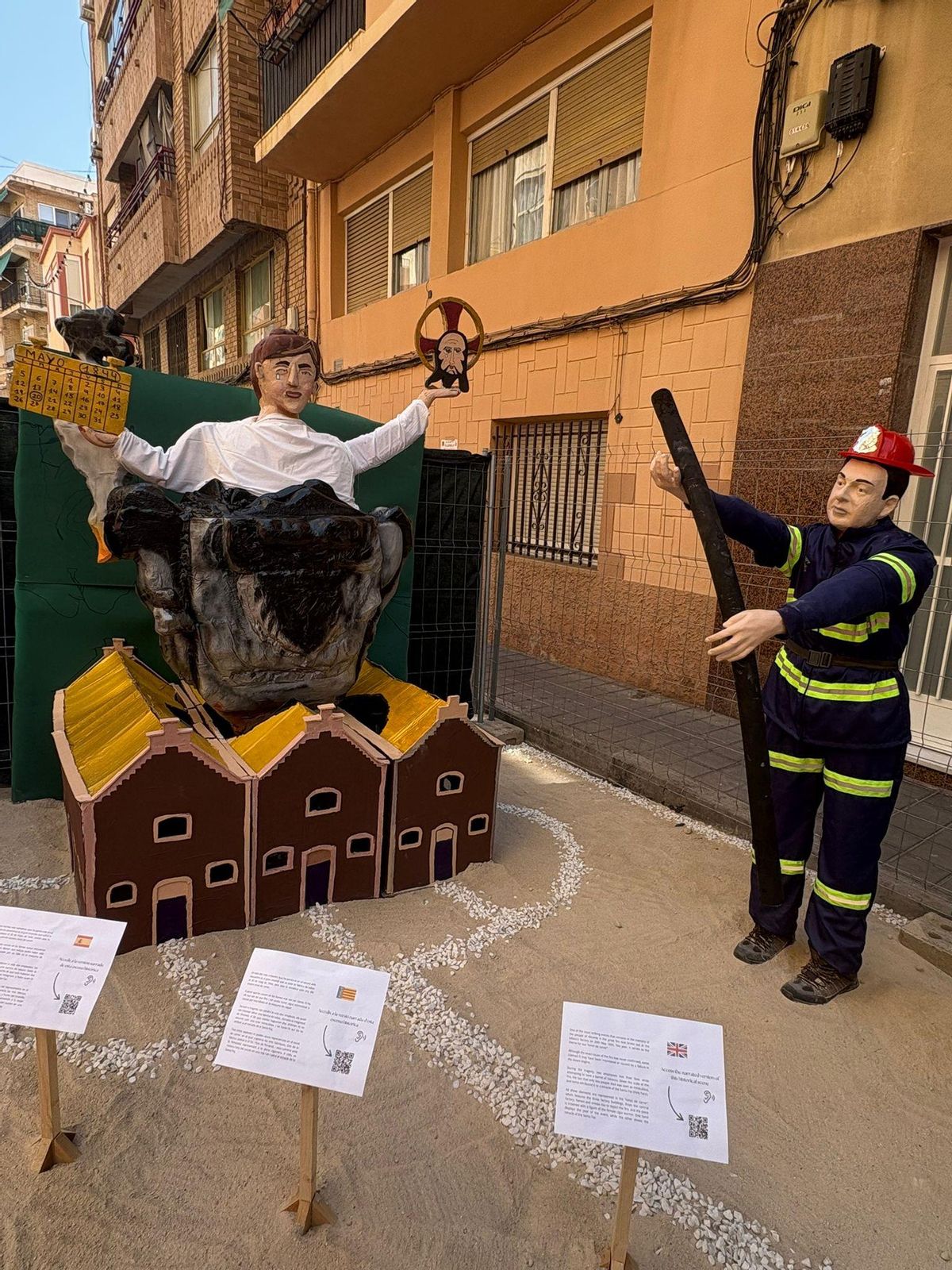 Premio "Ninots de carrer" a la modalidad infantil, concedido a la hoguera Carolines Baixes.