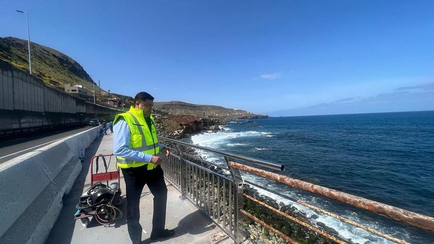 El paseo de El Atlante cuenta con una nueva barandilla de acero inoxidable