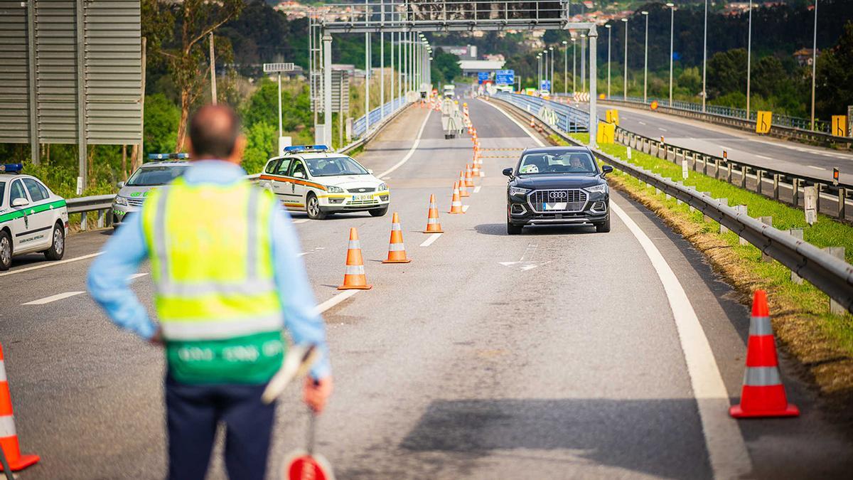 Restricciones en Galicia: control fronterizo entre Galicia y Portugal en el puente internacional de Tui