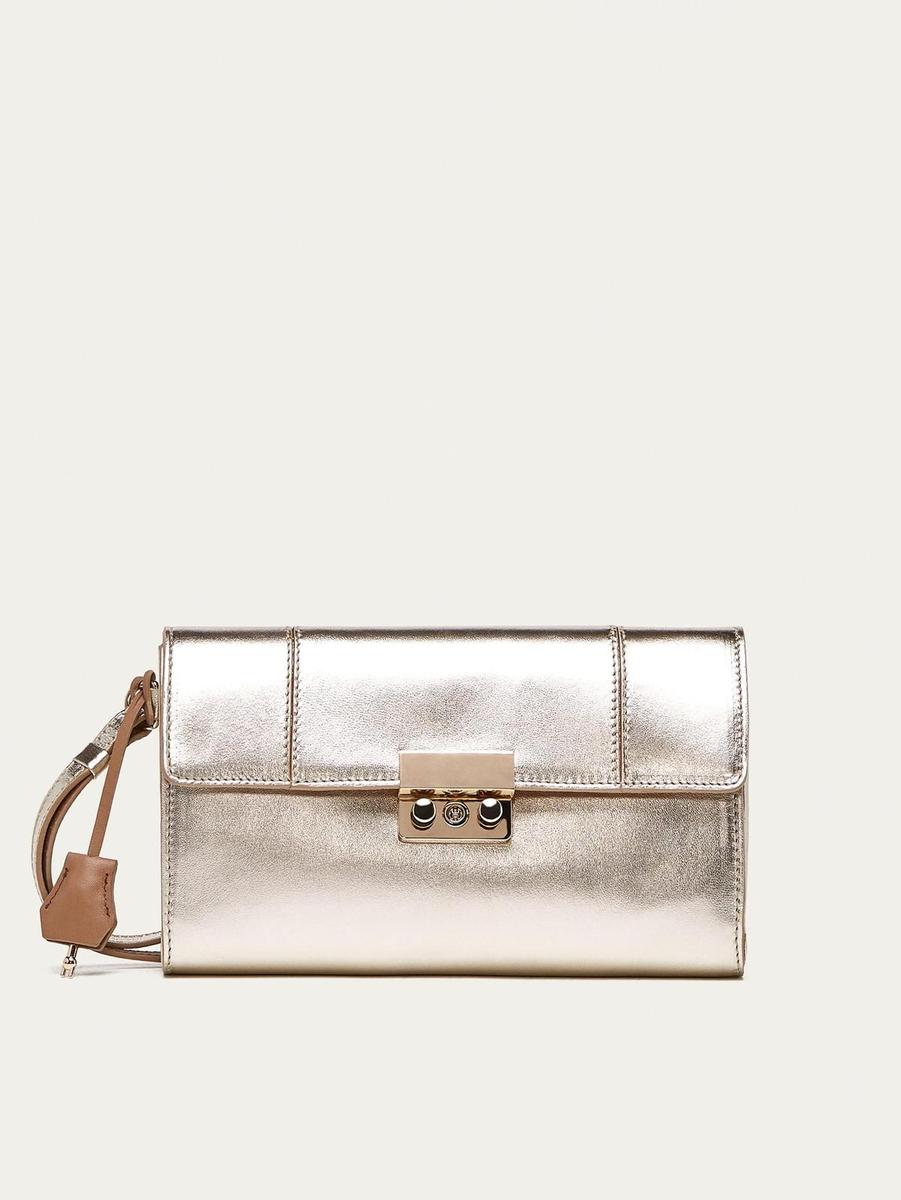 Bolsos Massimo Dutti: clutch de piel dorado