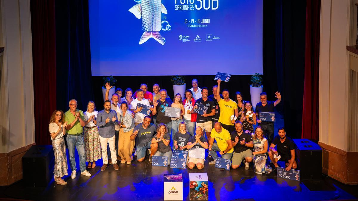 Foto de familia en la entrega de premios del FotoSub Sardina de Gáldar 2025.