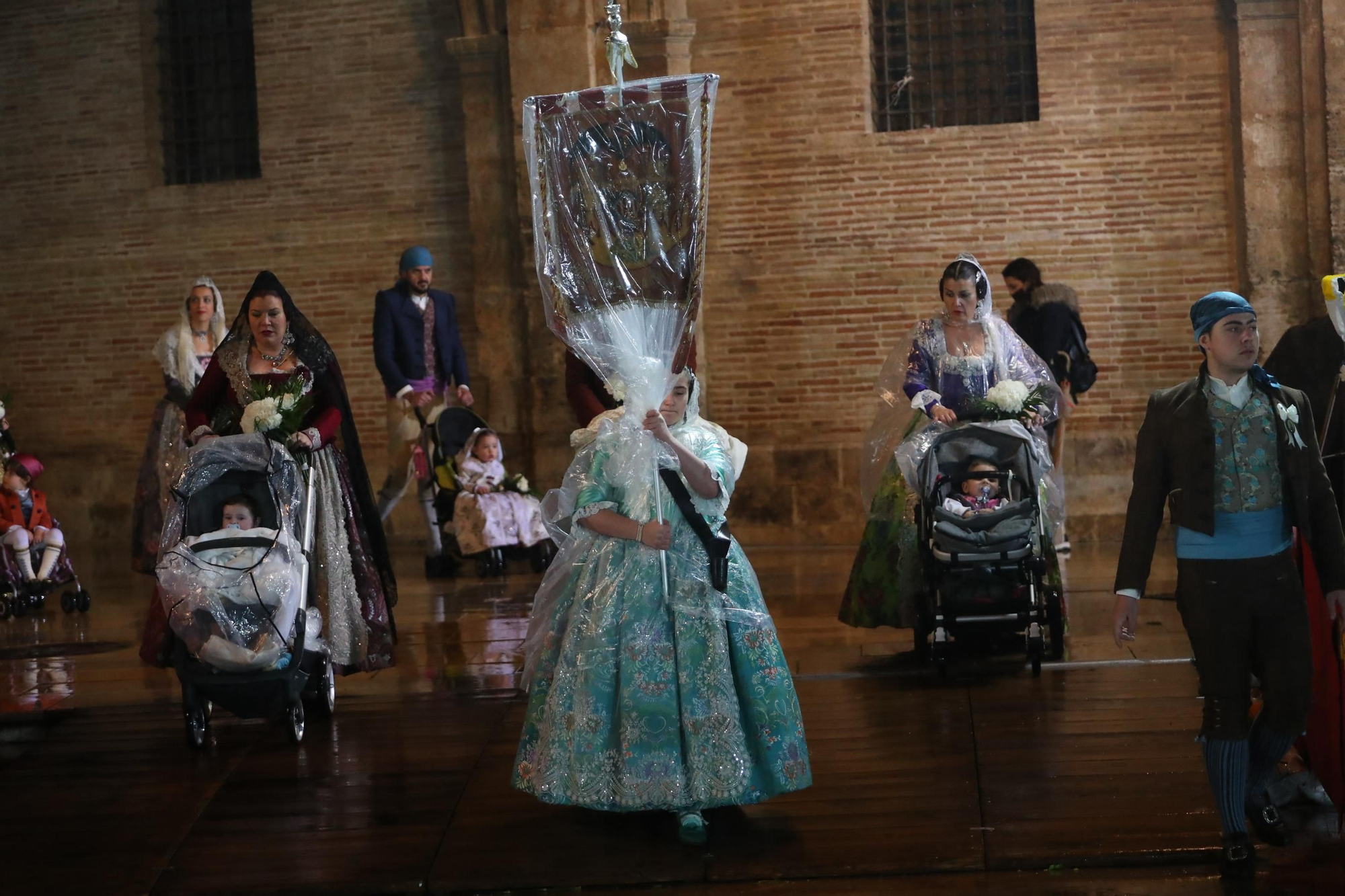 Búscate en el primer día de ofrenda por la calle de la Paz (entre las 20:00 a las 21:00 horas)