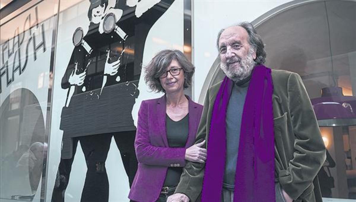Leopoldo Pomés, con su hija Juliet, ilustradora del libro, este lunes en su restaurante Flash Flash.