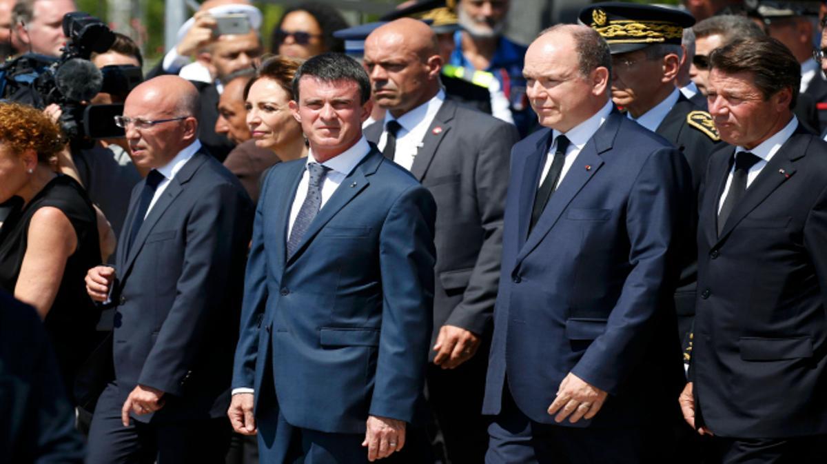 Esbroncades al primer ministre francès d’Interior, Manuel Valls, a l’arribar a Niça.