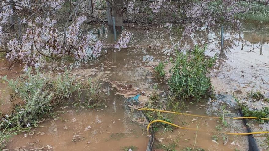 Aigües de Sagunt detecta de madrugada la rotura de una tubería a 2,7 metros de profundidad