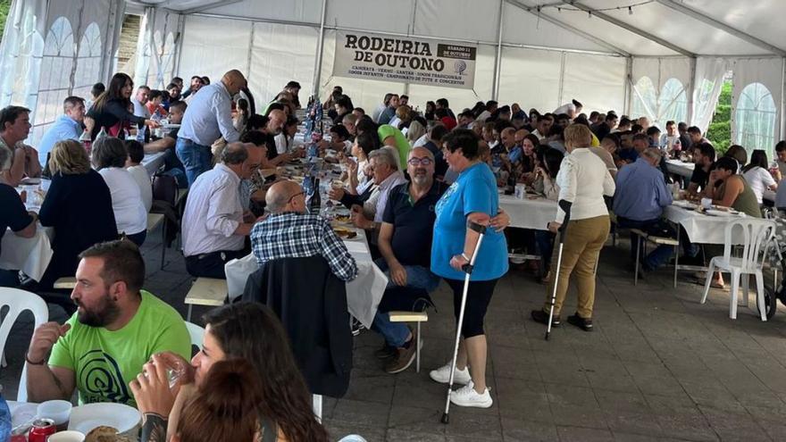 Los vecinos de Camba celebran su IV Rodeiría de Outono  |