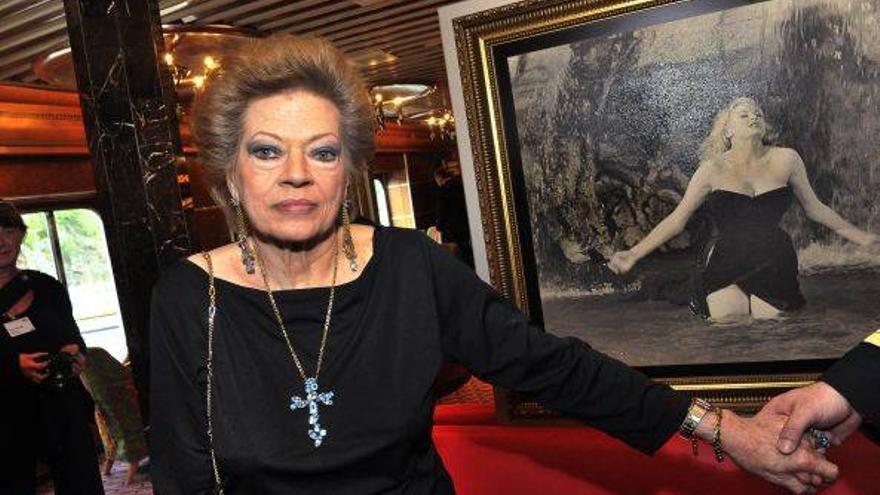 Una arruinada Anita Ekberg pide ayuda a Fellini