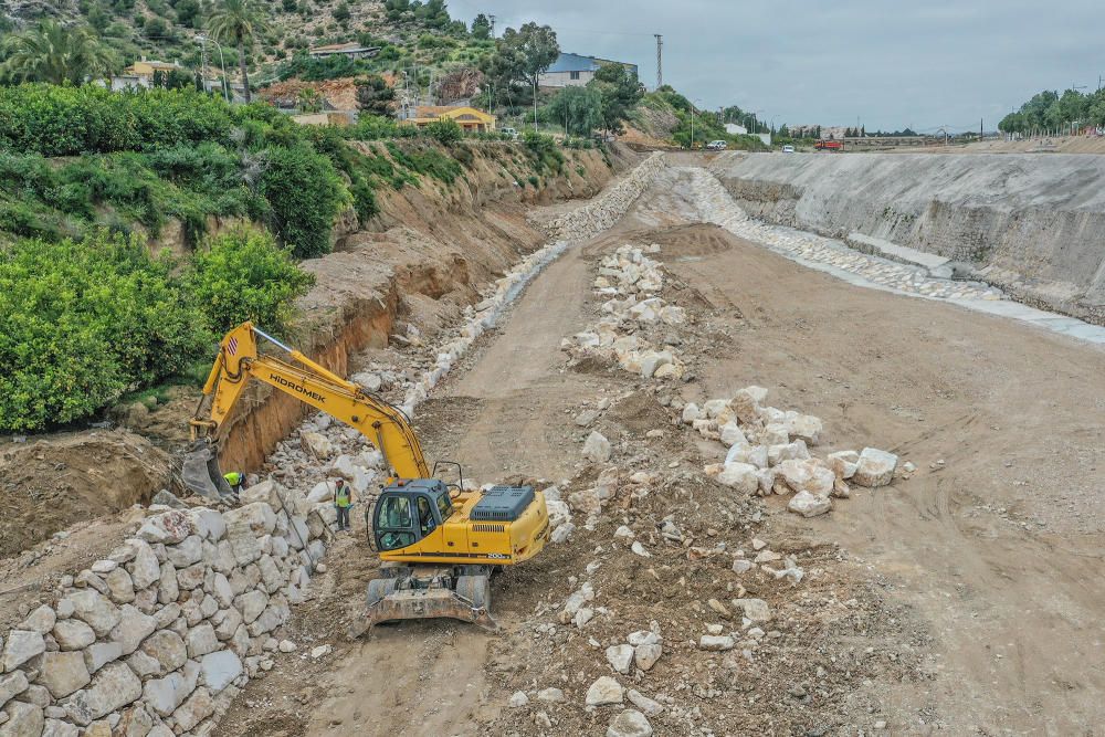 La Confederación consolida los taludes en Benferri para evitar que el cementerio se venga abajo con una nueva riada