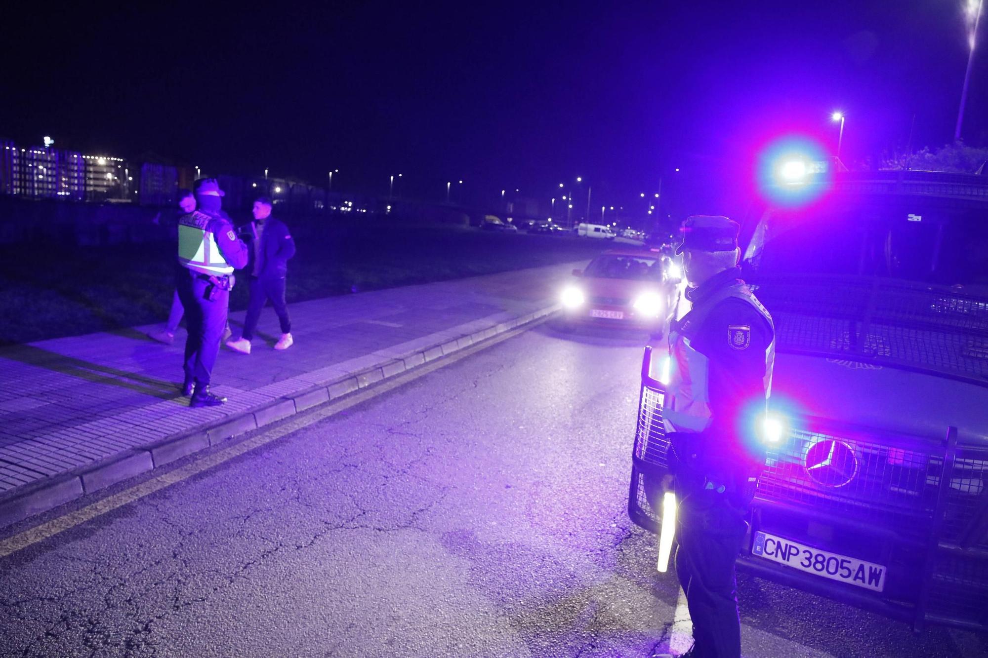 Así vigila la Policía Nacional las zonas de ocio nocturno en Gijón (en imágenes)