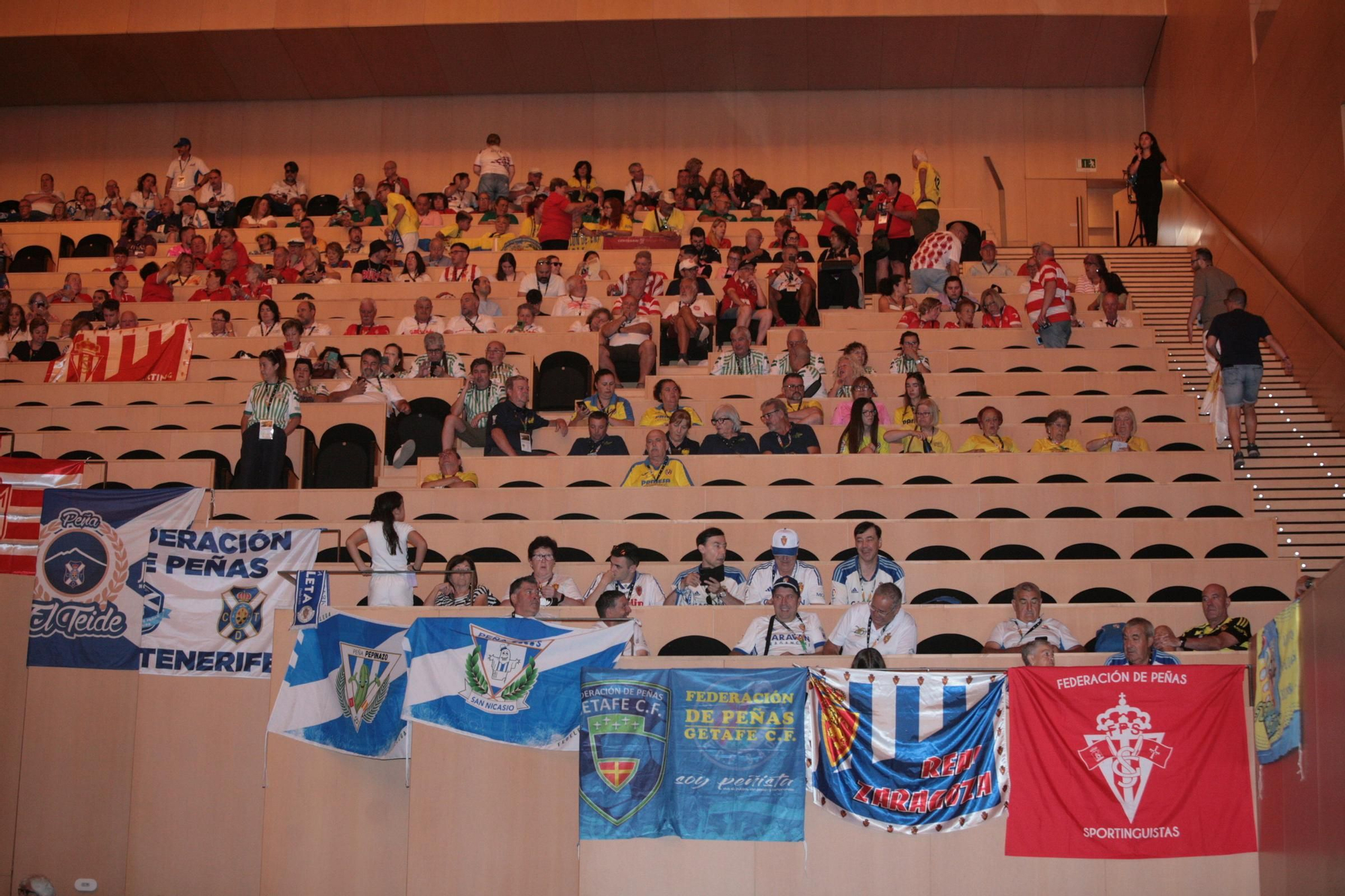 El Auditori acoge a los asistentes al Congreso Nacional de Peñas de Castellón