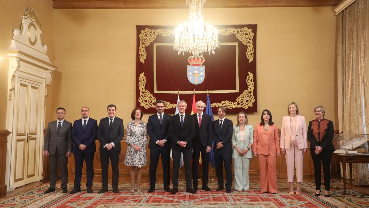 Primera foto de familia del Gobierno de Alfonso Rueda