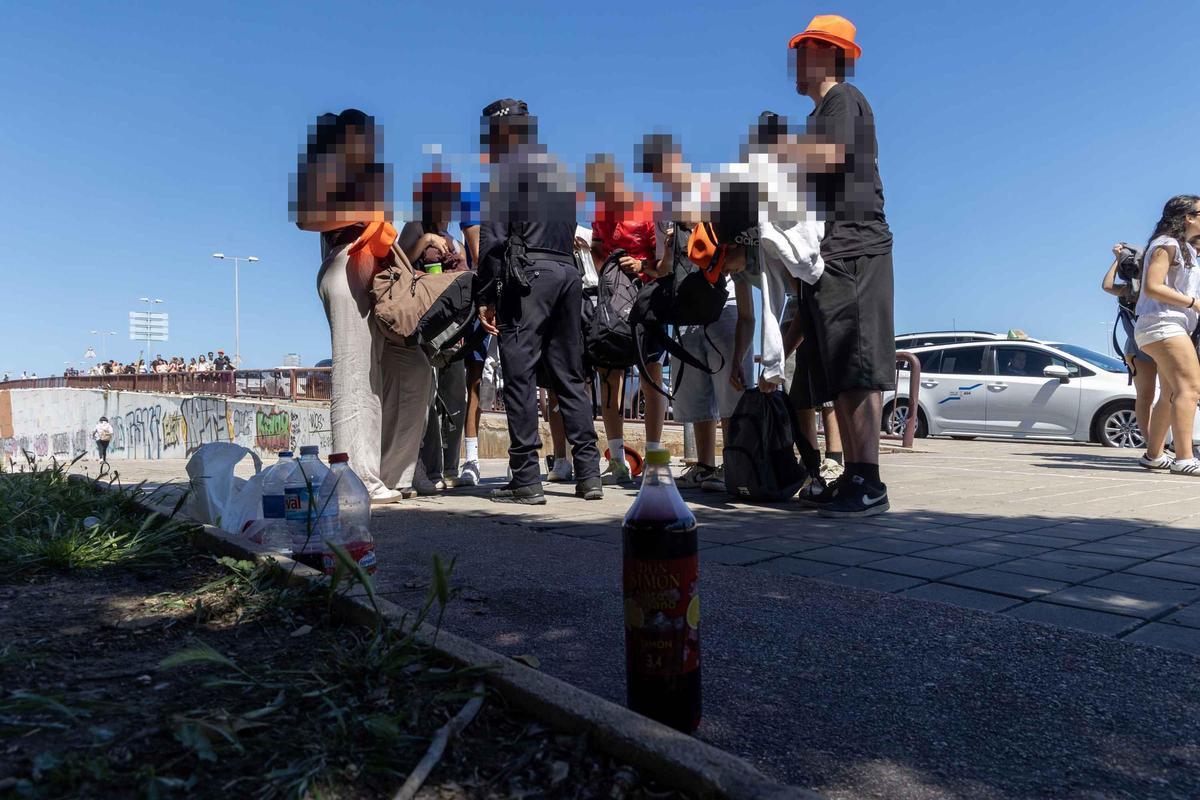 Control al alcohol en la Santa Faz 0,0 de Alicante con 12.000 jóvenes en la playa de San Juan