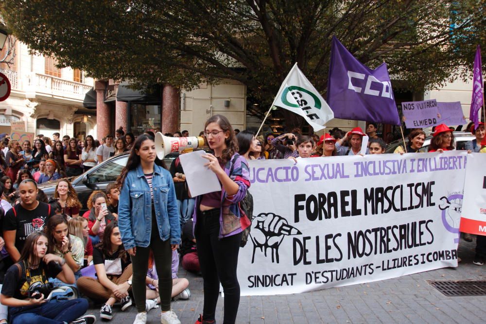 Un millar de estudiantes protestan en Palma por el machismo