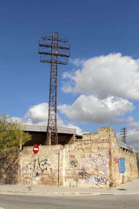 Das Estadi Balear an der Ringautobahn von Palma liegt seit viereinhalb Jahren brach. Jetzt will Atlético Baleares seine frühere Heimstätte wieder auf Vordermann bringen.