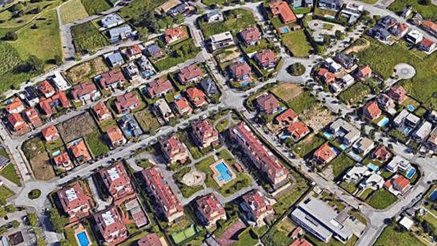 Vista aérea de la lujosa urbanización de As Galeras en Bastiagueiro.