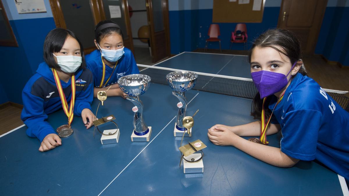 Jiaqi Guo Chen, Miao Chen y Teresa Carrasco.