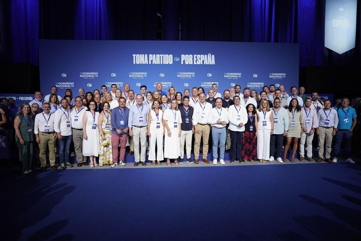 La foto de familia del grupo del PPCS en el 21 Congreso Nacional del PP en Madrid, este sábado.