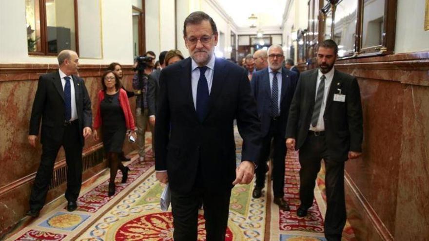 Rajoy vuelve al Congreso con guante de seda pero sin ceder