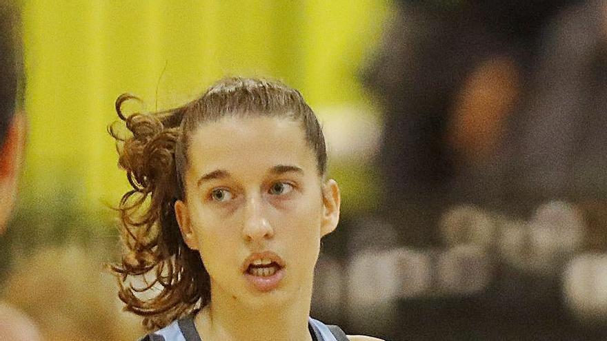 Laia Lamana, 19 años, fue la MVP del partido en Estepona. |  // R. GROBAS