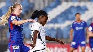 Linda Caicedo en el partido contra el Vålerenga