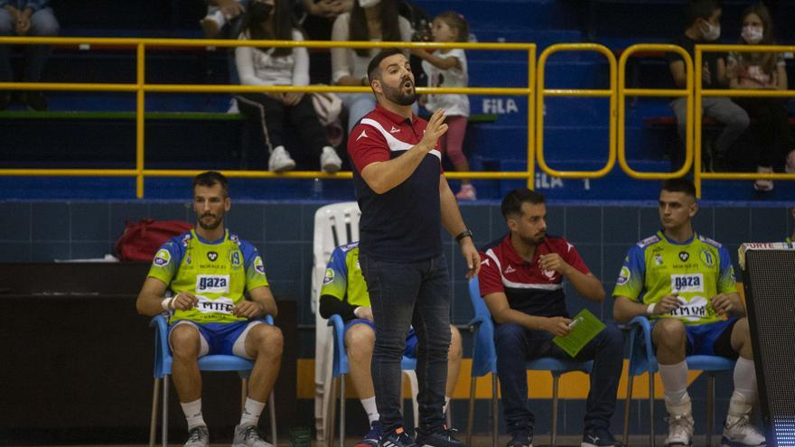 Iván López, del Balonmano Zamora Enamora: “Creo que merecemos algo más en este inicio liguero”