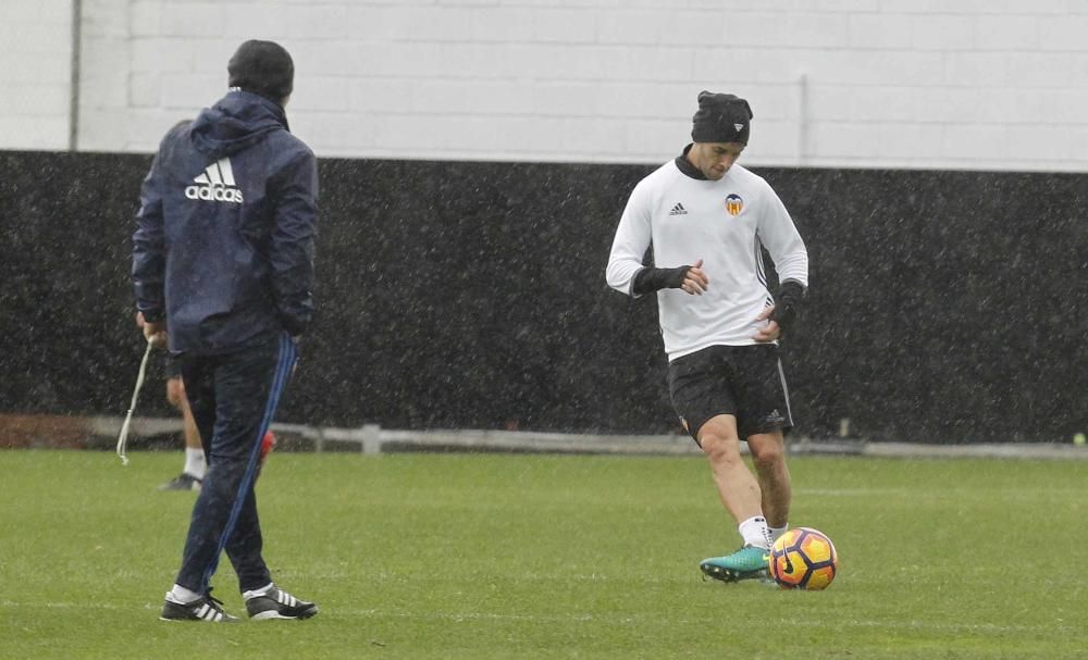 Las mejores imágenes del entrenamiento del Valencia de este domingo