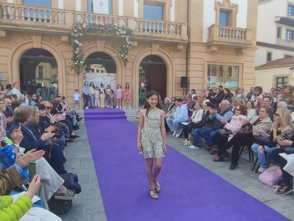 El desfile de moda de Villaviciosa, en imágenes El desfile de moda de Villaviciosa, en imágenes