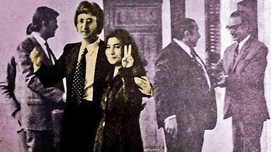 Imagen portada del libro, extraÃ­da de la fotografÃ­a de John y Yoko saliendo de los juzgados de Manacor.