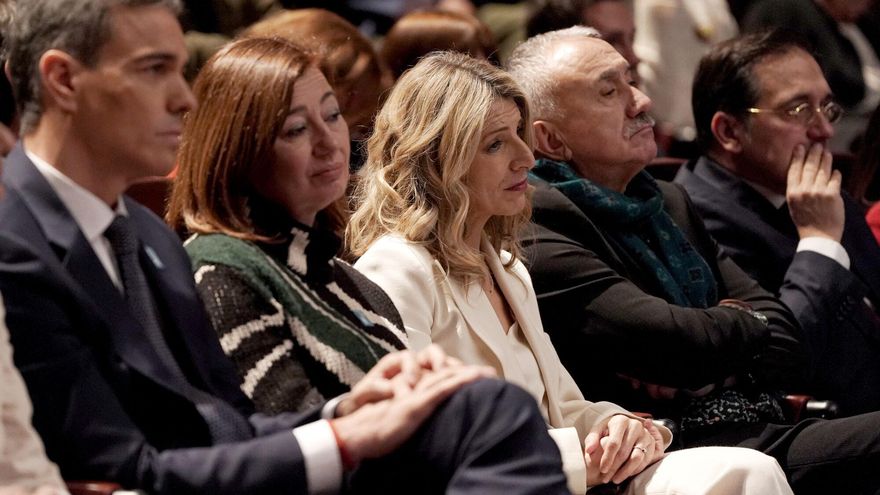 La mitad de los socios abandonan a Sánchez en el primer acto por la muerte de Franco y Feijóo se va a Valencia