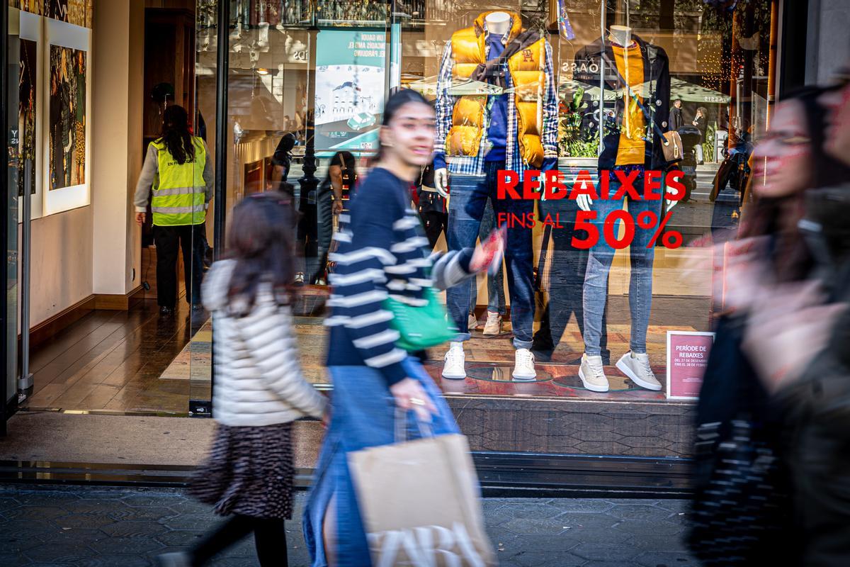 El comercio de Barcelona ultima la campaña de Navidad con rebajas adelantadas