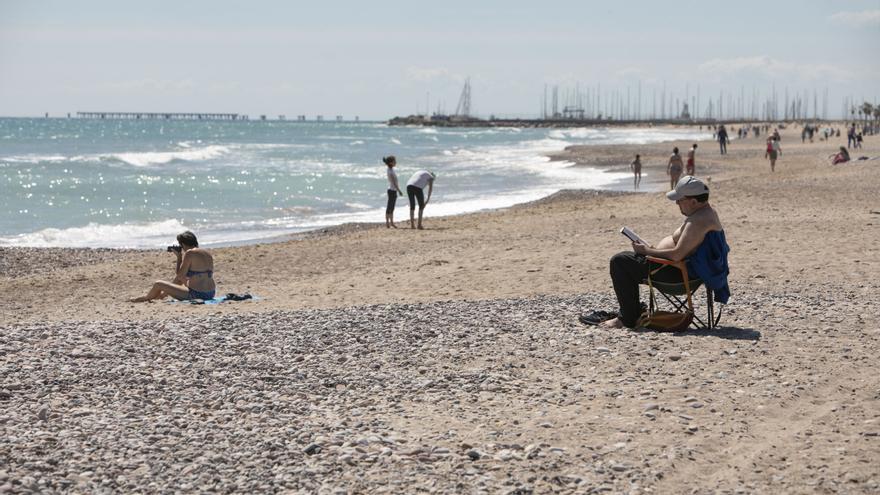 Canet fomenta la lectura en espacios públicos con una original iniciativa