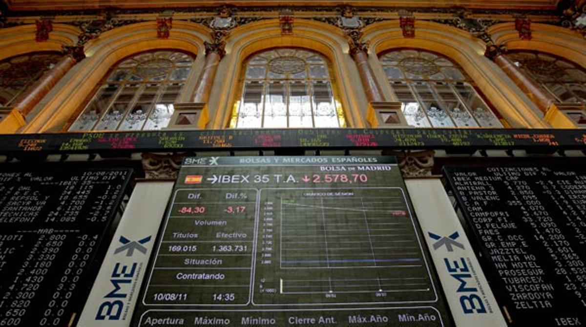La Comissió Nacional del Mercat de Valors va anunciar ahir a la nit, en un comunicat, que prohibirà les operacions més especulatives.