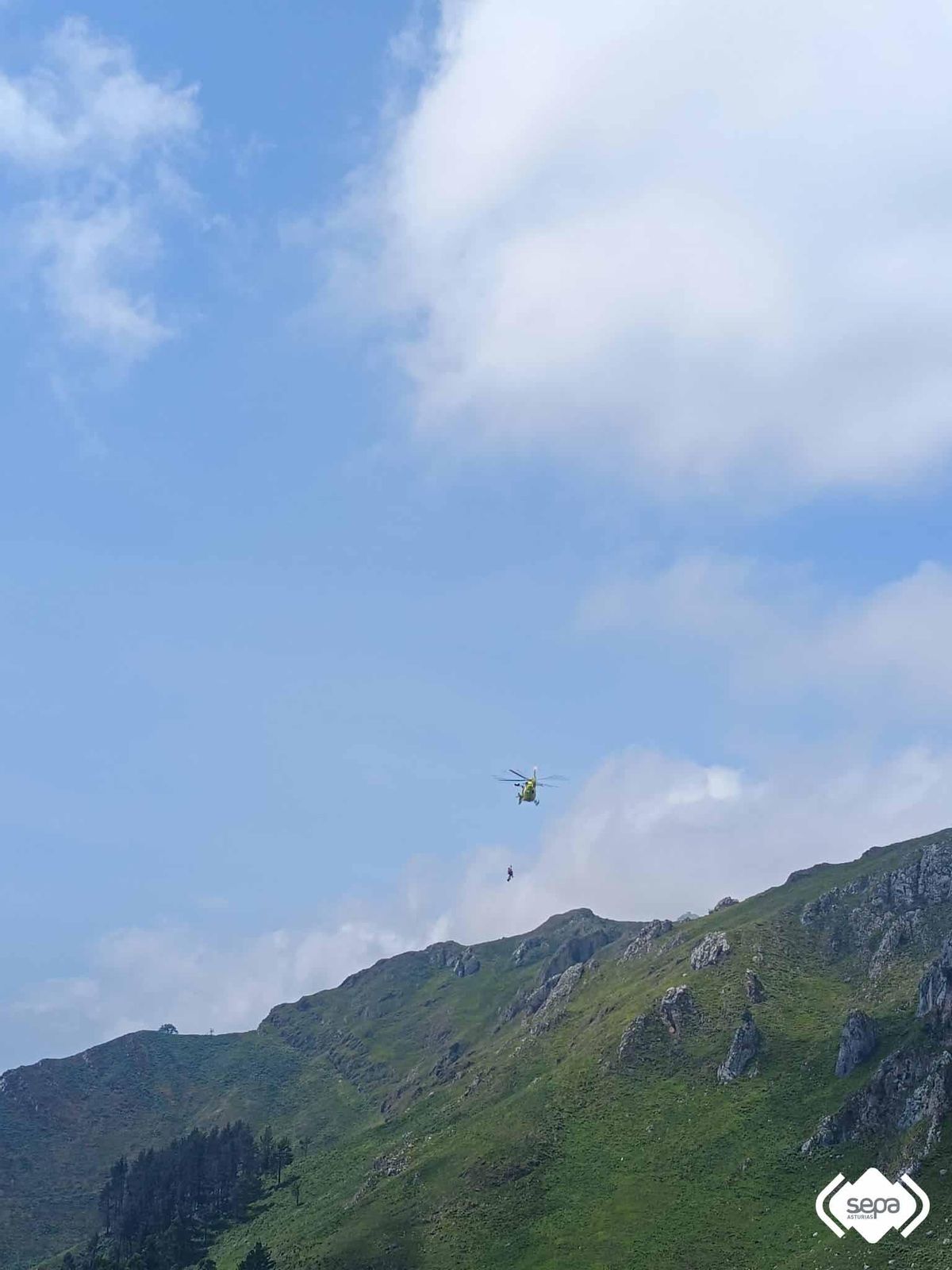 Una imagen del rescate de montaña en Peñamellera Baja.