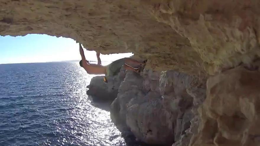 Video: MZ auf Klettertour an der Küste von Mallorca