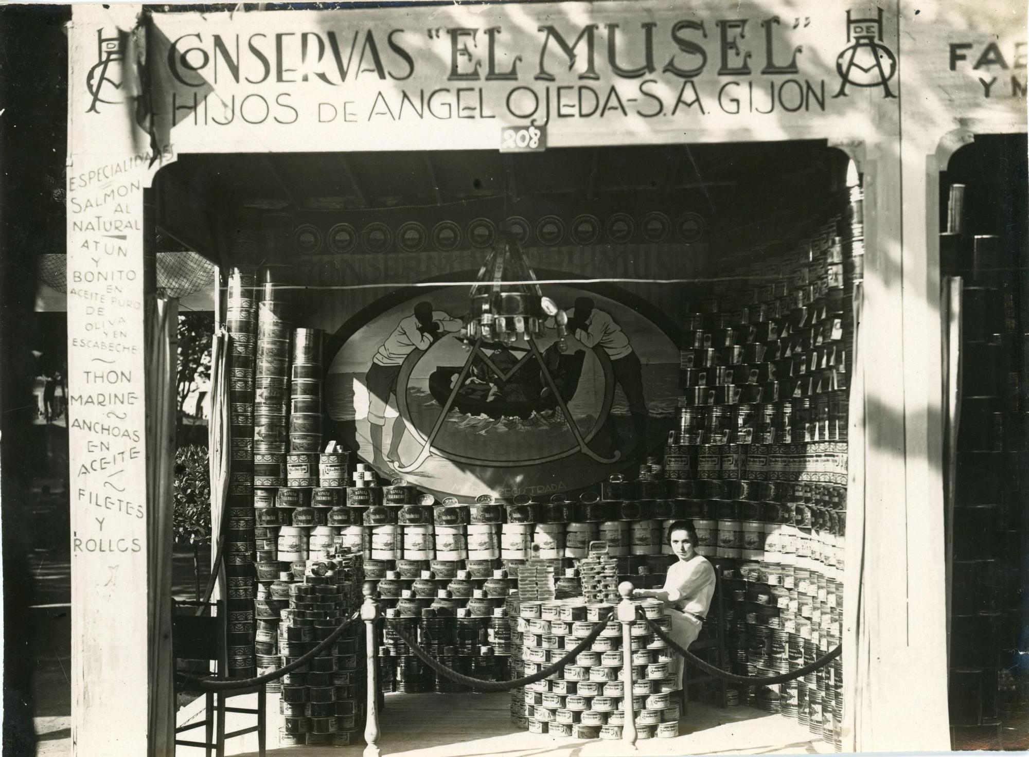 JUNIO. Puesto de Conserves El Musel en la Feria de Muestres de 1929.