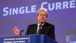 El comisario de Economía, Paolo Gentiloni, en la rueda de prensa de presentación del nuevo marco legislativo para el euro digital.