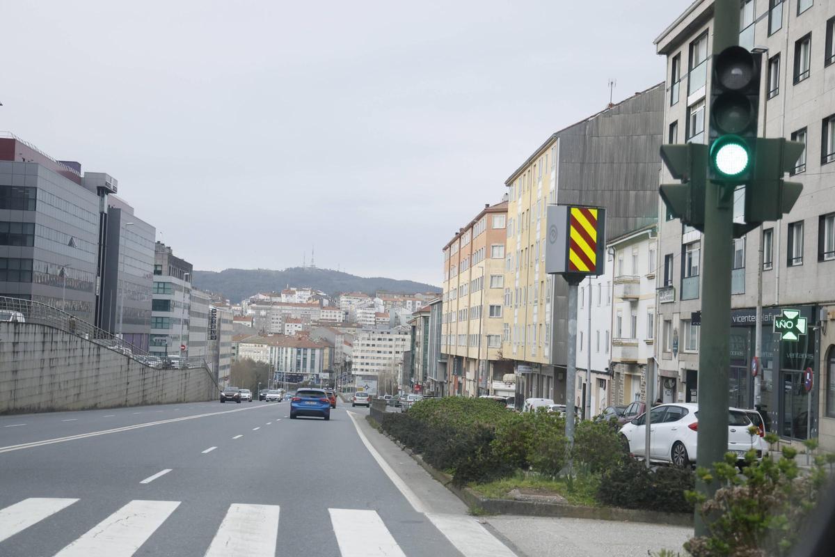 Radar en O Restollal, una de las vías de entrada al centro urbano de Santiago
