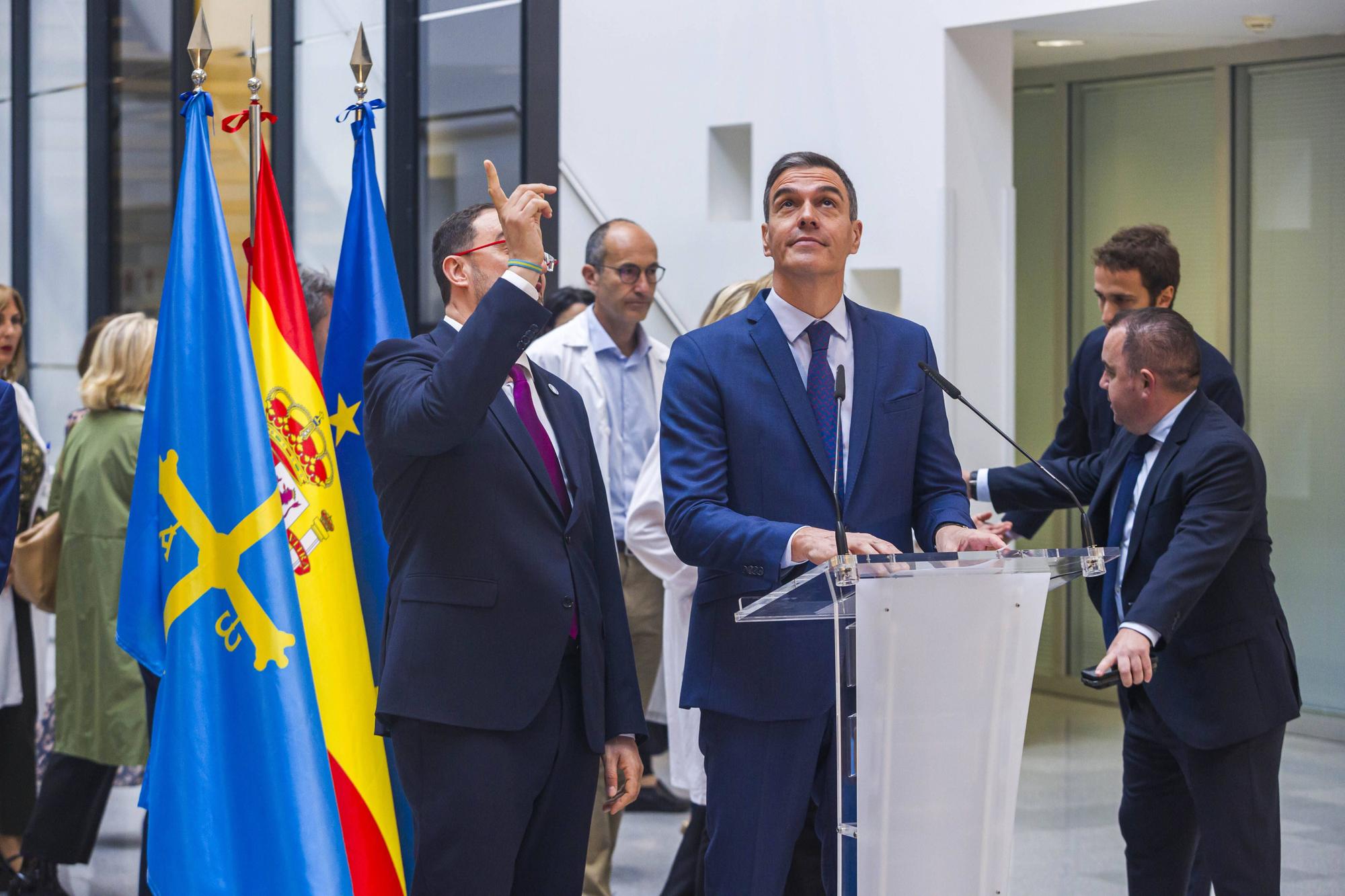 Visita de Pedro Sánchez al Hospital Universitario Central de Asturias (HUCA) en Oviedo